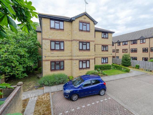 Flat for sale in Lessness Heath, Greater London