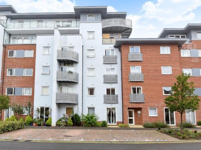 Flat for sale in Walton, Aylesbury