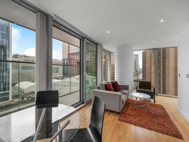 Flat for sale in Canary Wharf, Greater London