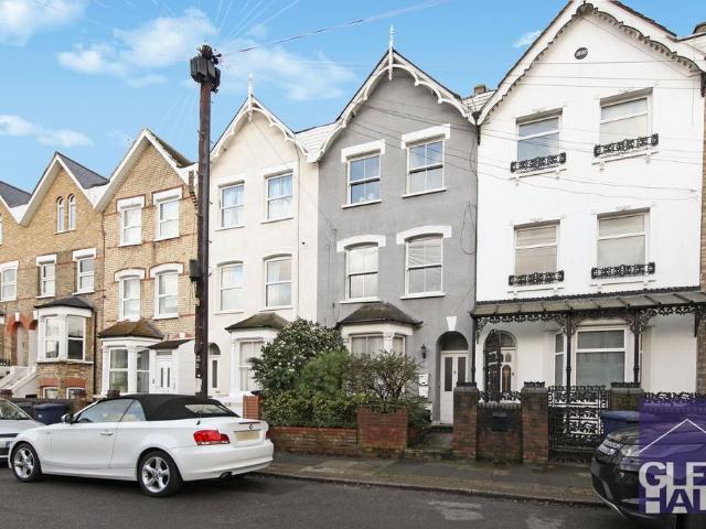 Flat for sale in Friern Barnet, Greater London