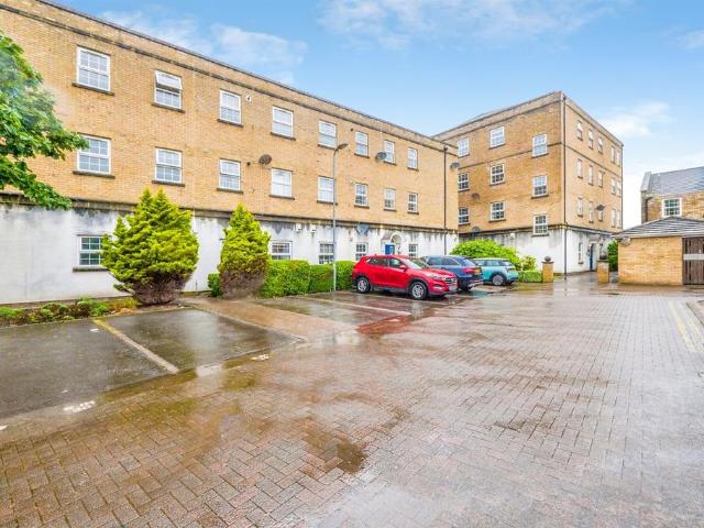 Flat for sale in Penarth Marina, Penarth
