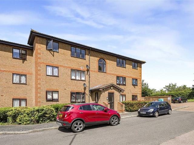 Flat for sale in Worcester Park Estate, Monks Orchard