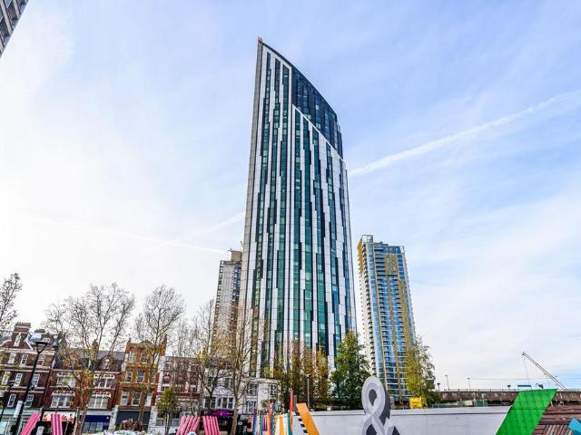 Flat for sale in Elephant and Castle, Greater London