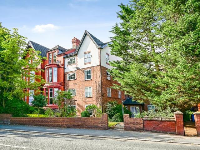 Flat for sale in Calderstones