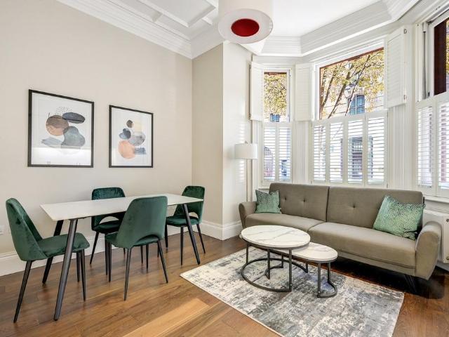 Flat for sale in Chelsea, Greater London