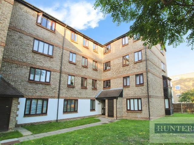 Flat for sale in East Wickham, Greater London