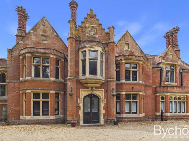 Flat for sale in Chelmondiston, Suffolk