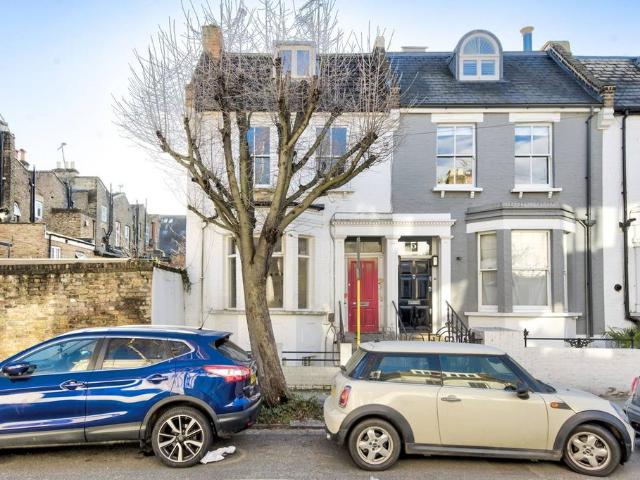 Flat for sale in West Kensington, Greater London