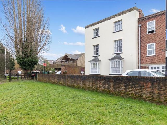 Flat for sale in Forthampton, Worcestershire
