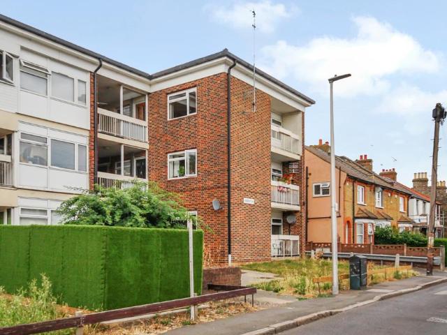 Flat for sale in Greater London