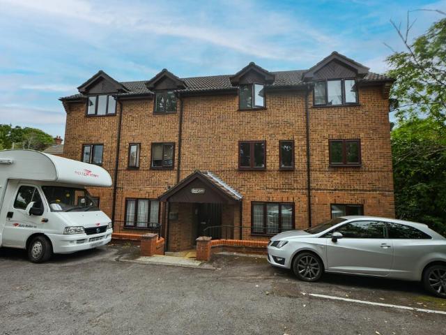 Flat for sale in Merry Oak, Southampton