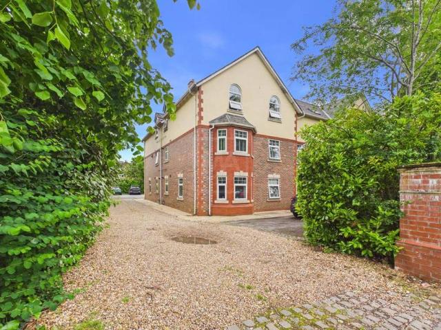 Flat for sale in Stockton Heath, Warrington