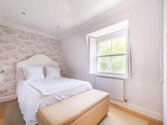 Flat for sale in Notting Hill, Greater London