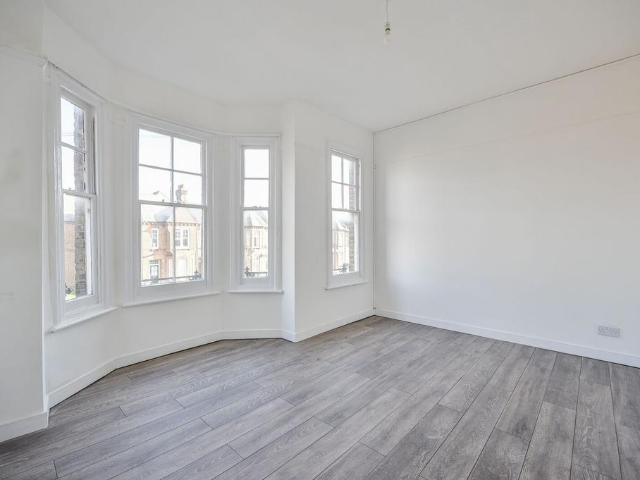 Flat for sale in Noel Park, Hornsey