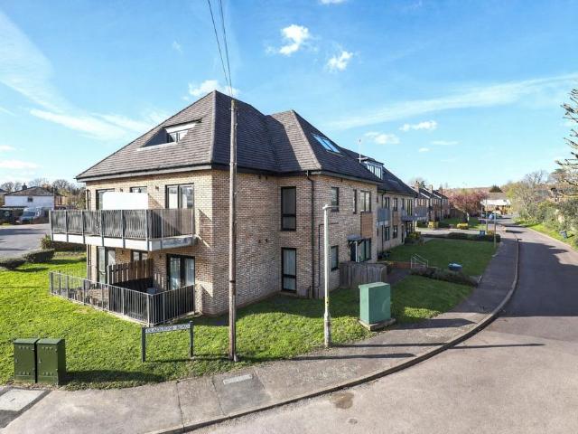 Flat for sale in Kings Hill, Colliers End