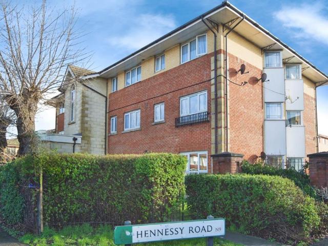 Flat for sale in Lower Edmonton, Greater London