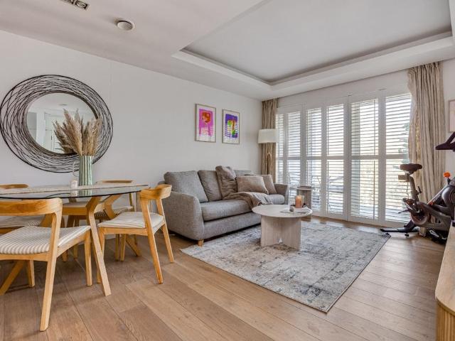 Flat for sale in West Kensington, Greater London