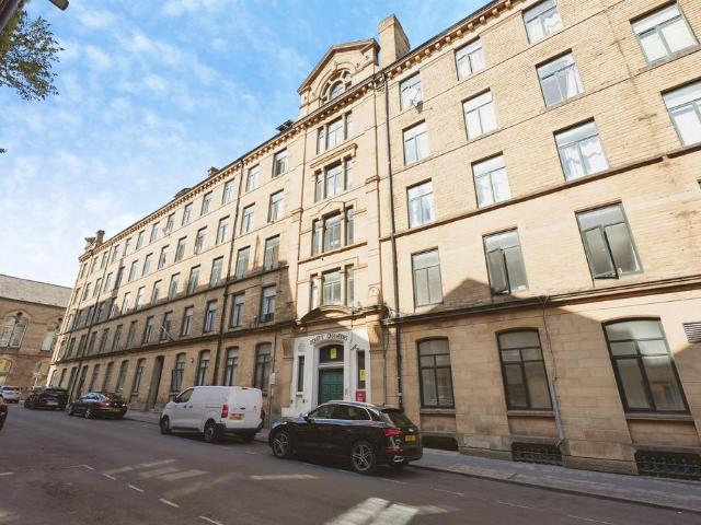 Flat for sale in West Yorkshire