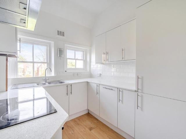 Flat for sale in Southfields, Greater London