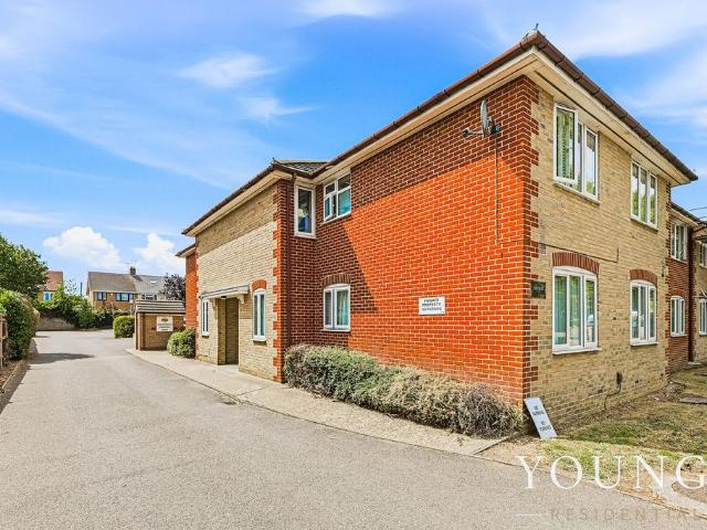 Flat for sale in Bowers Gifford and North Benfleet, Essex