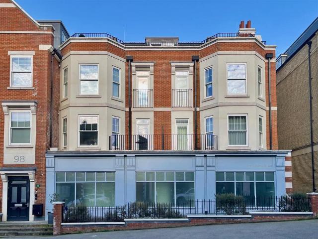Flat for sale in Sevenoaks, The Butts