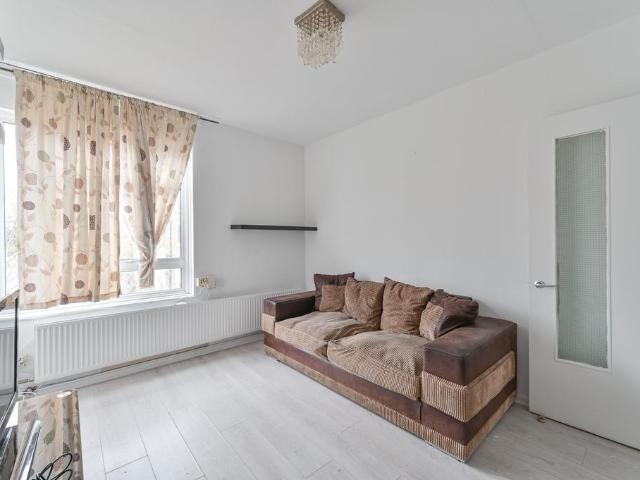 Flat for sale in Camberwell, Greater London