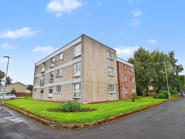 Flat for sale in Crookston, Scotland