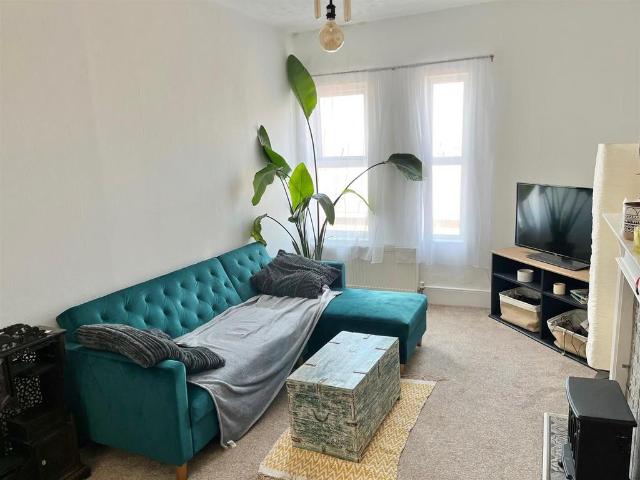 Flat for sale in Seaford, Iford