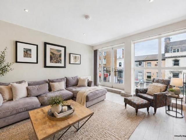 Flat for sale in Wandsworth, Greater London