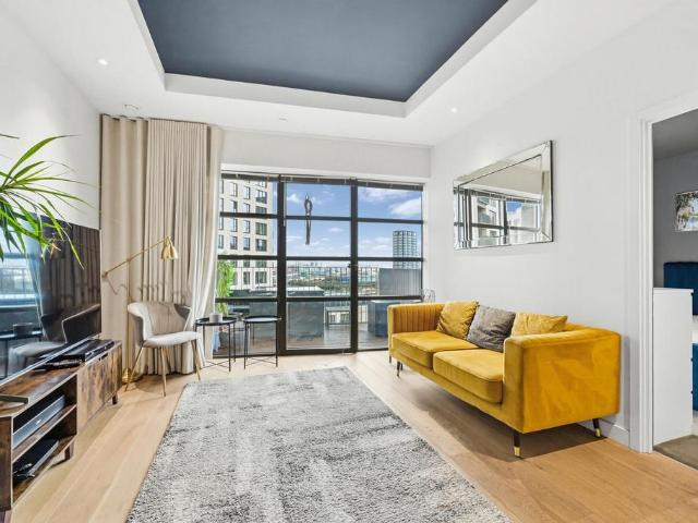 Flat for sale in London City Island, Blackwall