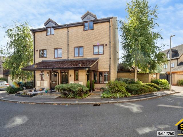 Flat for sale in Monkston Park, Milton Keynes