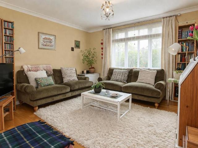 Flat for sale in Elstree and Borehamwood, Borehamwood