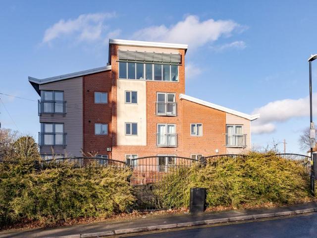 Flat for sale in Bishopsgate Green, Coventry