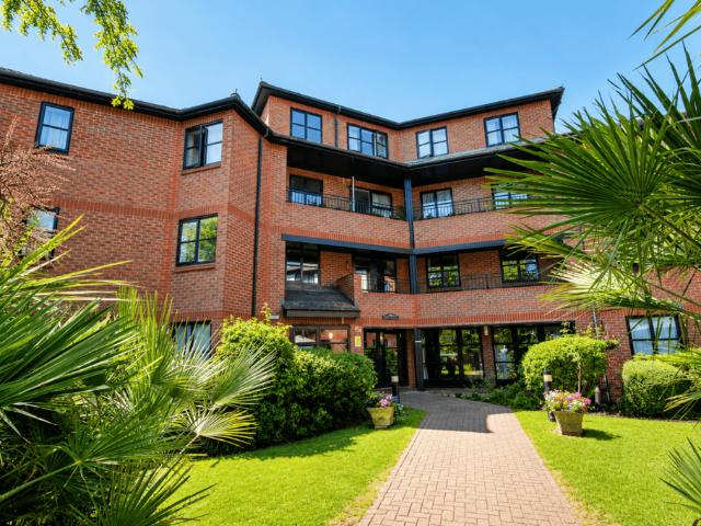 Flat for sale in Kenton, Greater London