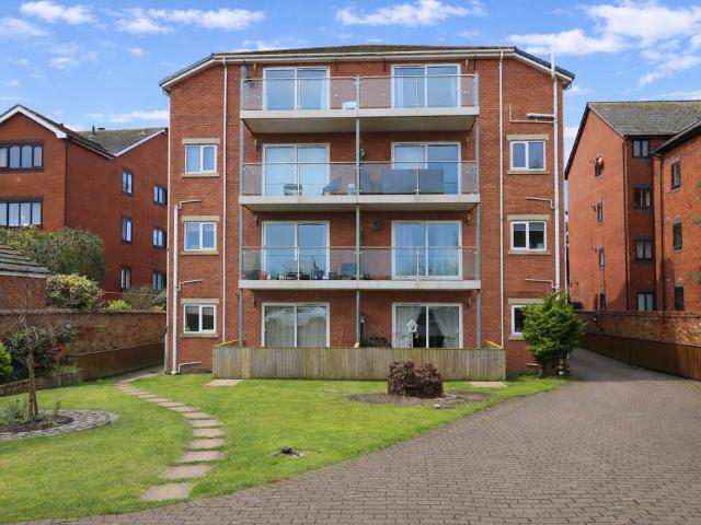 Flat for sale in Meols Cop, Southport