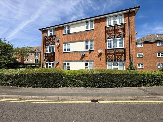 Flat for sale in Grays, Essex