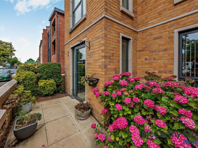 Flat for sale in Shirley, West Midlands