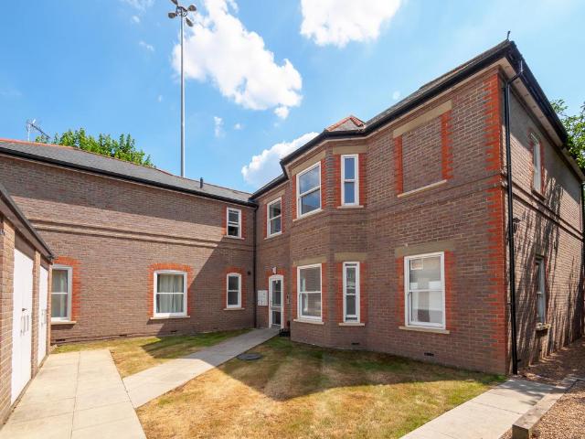 Flat for sale in North Watford