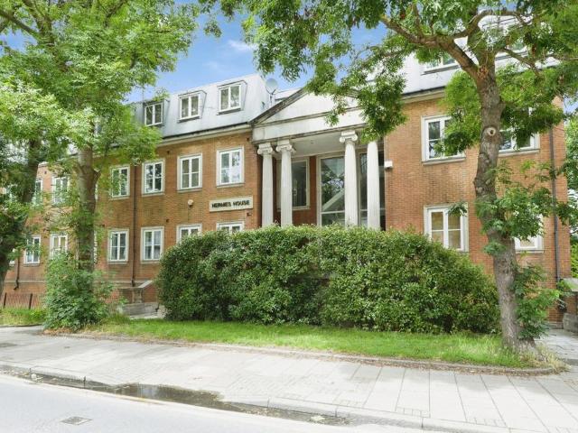 Flat for sale in Elmers End, Greater London