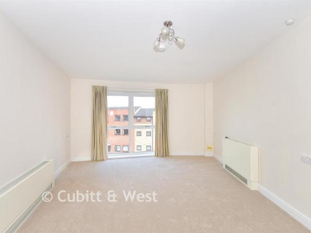 Flat for sale in Three Bridges, Glynde