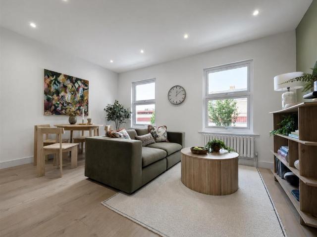 Flat for sale in Cann Hall, Leytonstone