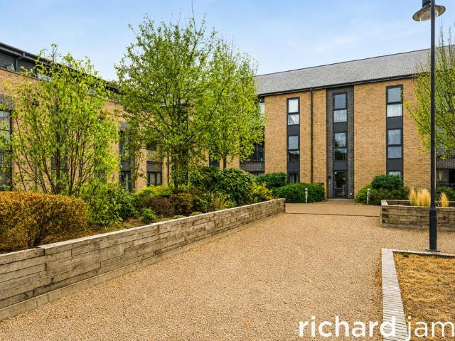 Flat for sale in Rodbourne, Swindon