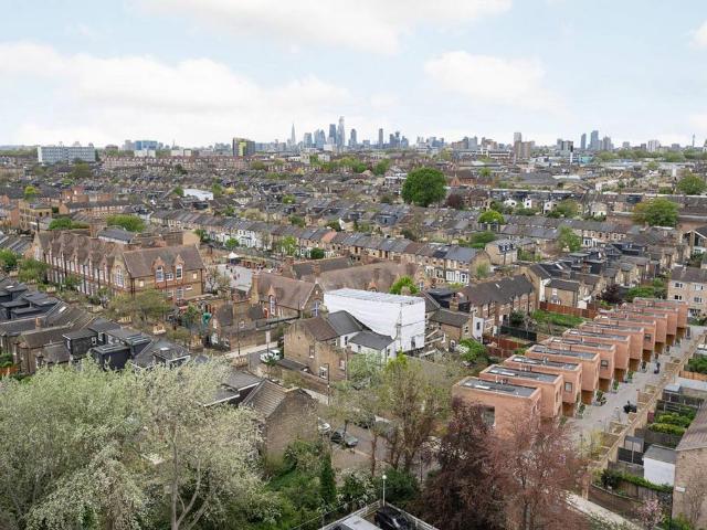 Flat for sale in Clapton Park, Greater London