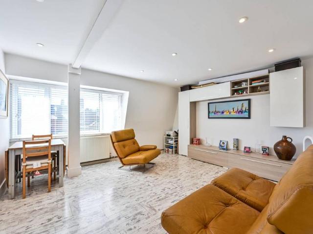 Flat for sale in Guildford Park, Westborough