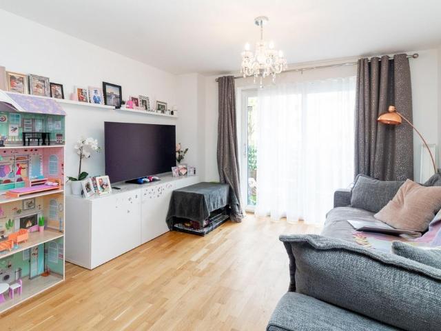 Flat for sale in South Stanmore, Greater London