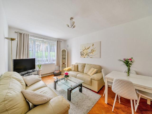 Flat for sale in Crouch End, Greater London