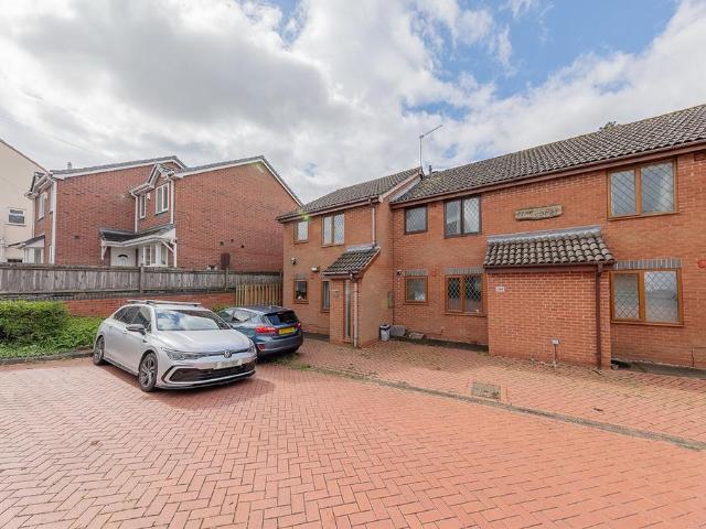 Flat for sale in Stourbridge, West Midlands