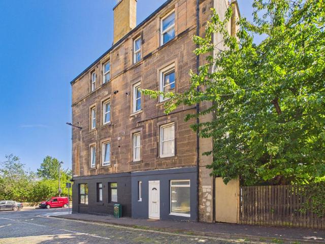 Flat for sale in North Leith, Leith