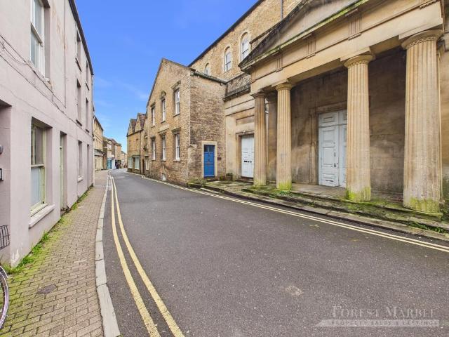 Flat for sale in Frome