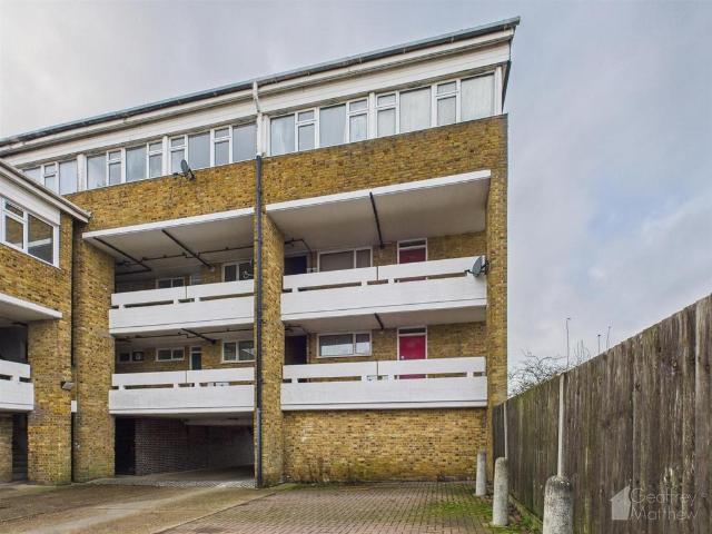 Flat for sale in Kingsmoor, Harlow